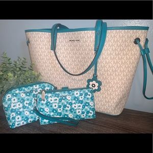 Michael Kors XL Reversible Carter tote & wallet bundle